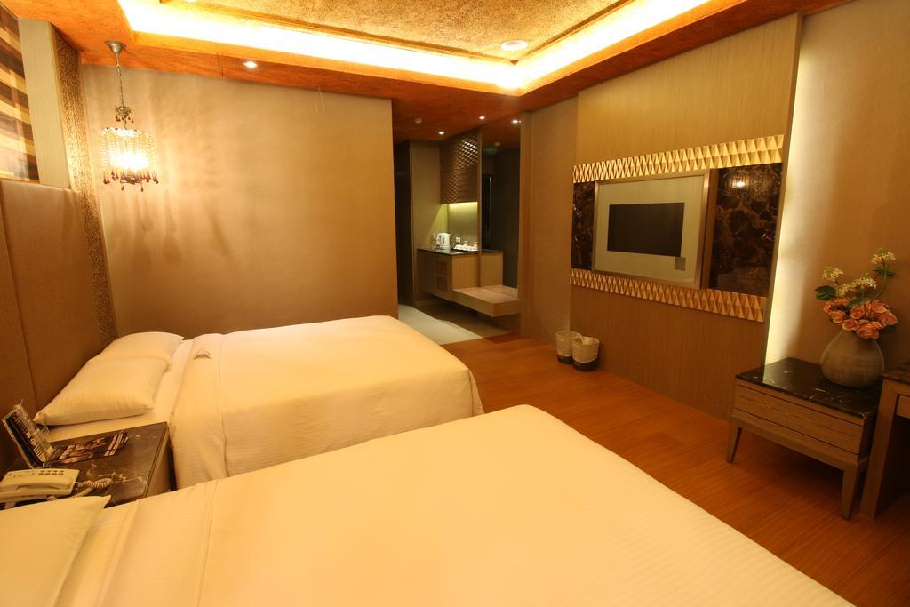 R7 Hotel Kaohsiung Exterior photo